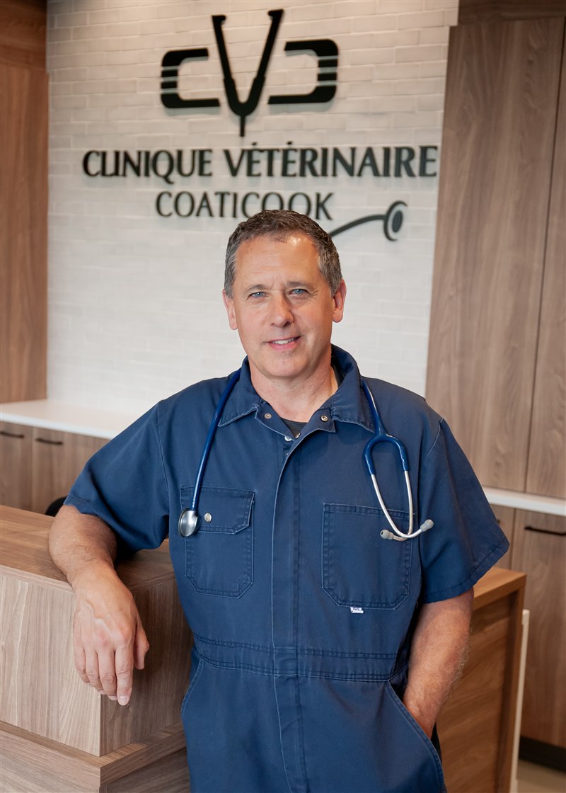 Dr. Éric Martineau